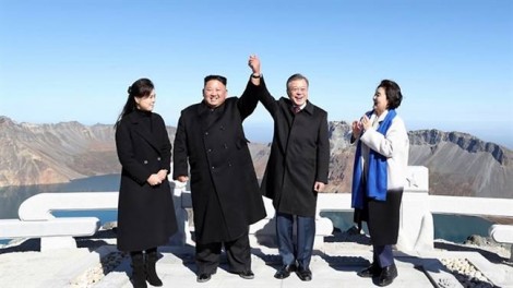 Chuyến thăm núi Bạch Đầu tạo xung lực hợp tác du lịch hai miền Triều Tiên