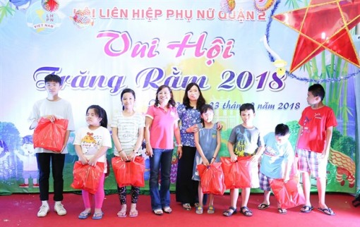 Quận 2: 150 trẻ em có hoàn cảnh khó khăn vui hội Trăng Rằm