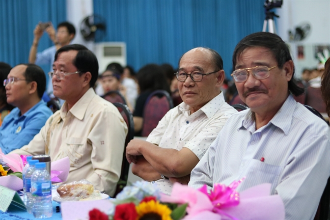 Quan Binh Tan: Soi noi hoi thi tieng hat cong nhan vien chuc, nguoi lao dong