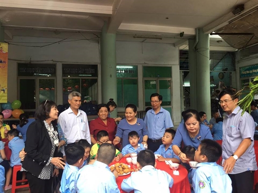 Quan 5: Trao yeu thuong ve nong thon moi, phu nu va tre em bien cuong