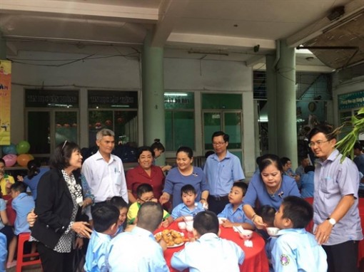 Quận 5: Trao yêu thương về nông thôn mới, phụ nữ và trẻ em biên cương