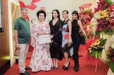 Valencia Trần, Hoa hậu Giáng My mừng khai trương Peach Garden