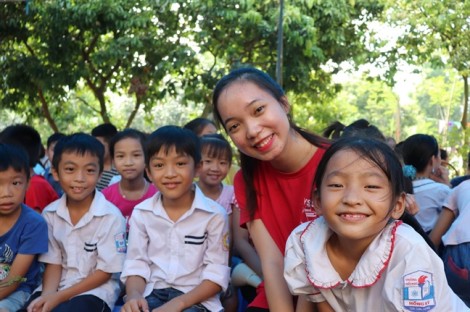 Đoàn đại biểu SSEAYP Việt Nam 45 mang niềm vui đến cho bệnh nhân và trẻ em