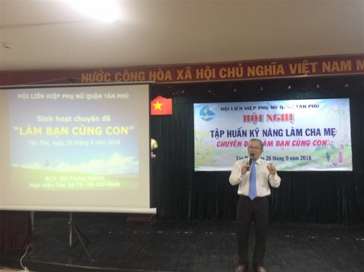 Quận Tân Phú: Tập huấn kỹ năng 'làm bạn cùng con'