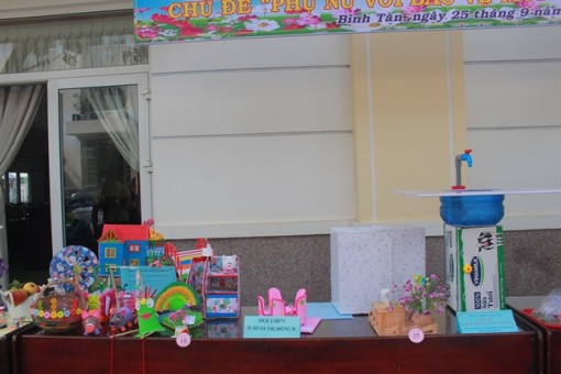 Quận Bình Tân: Cán bộ, hội viên trổ tài làm sản phẩm gia dụng từ nguyên liệu tái chế
