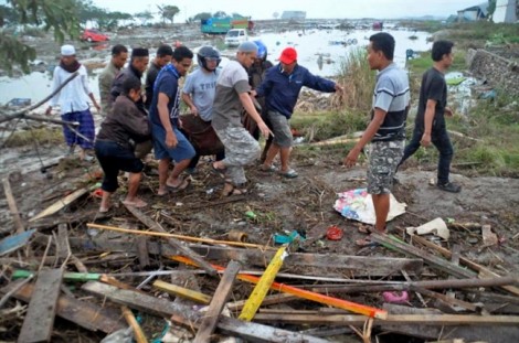 Hòn đảo ở Indonesia tan hoang sau thảm họa kép động đất - sóng thần