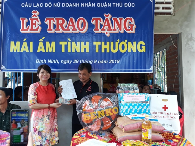 Quan Thu Duc: Tang mai am tinh thuong cho ho ngheo tinh Tien Giang