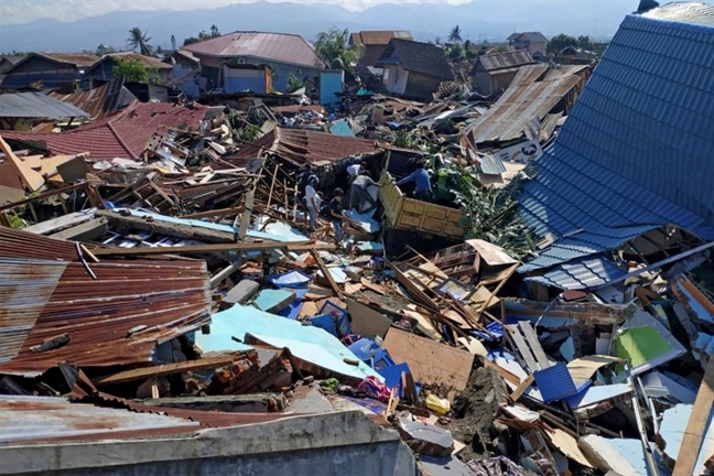 Dong dat o Sulawesi: Hon 1.200 nguoi thiet mang