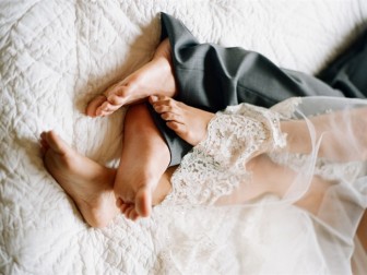 Đòn hiểm từ đêm tân hôn 'thủ tục'