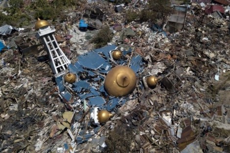 Khó khăn chồng chất khi hỗ trợ nạn nhân động đất, sóng thần tại Indonesia