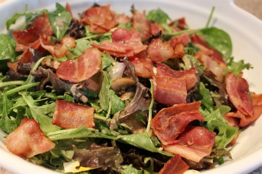 4 nguyên liệu phủ bề mặt salad nên tránh khi giảm cân (Phần 2)