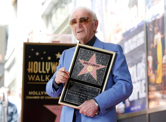 'Cay dai thu' lang nhac Phap - Charles Aznavour qua doi