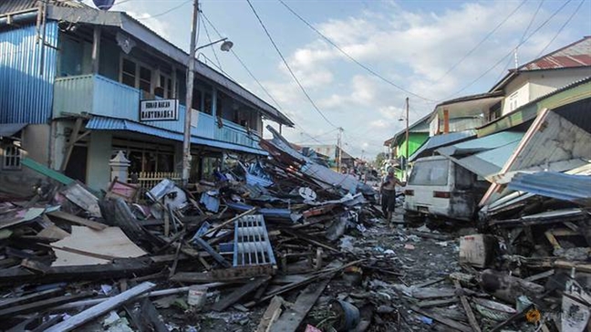 Dong dat o Indonesia: 34 sinh vien chet trong mot nha tho