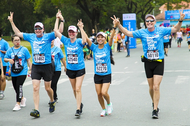 Van dong vien cua 33 quoc gia tham du giai Marathon 2019