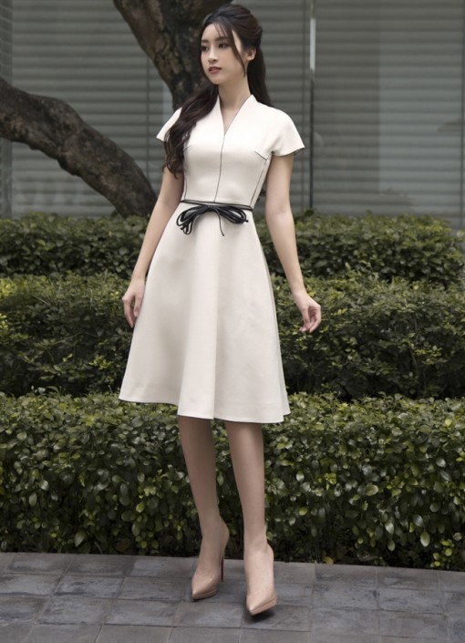 Hoa hậu Đỗ Mỹ Linh gợi ý cho nàng yêu phong cách nữ tính, thanh lịch