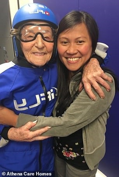 Cụ bà bay trong nhà ở tuổi... 99