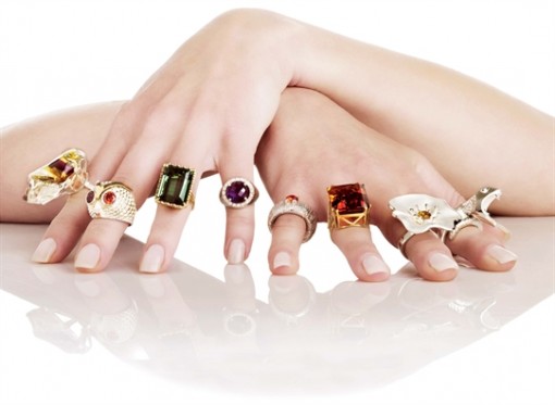 Thông điệp từ ngón tay đeo nhẫn