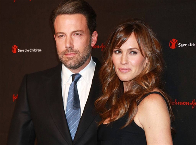 Ben Affleck va Jennifer Garner chinh thuc ly hon