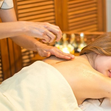 10 loại dầu thiên nhiên massage giúp trẻ hóa làn da