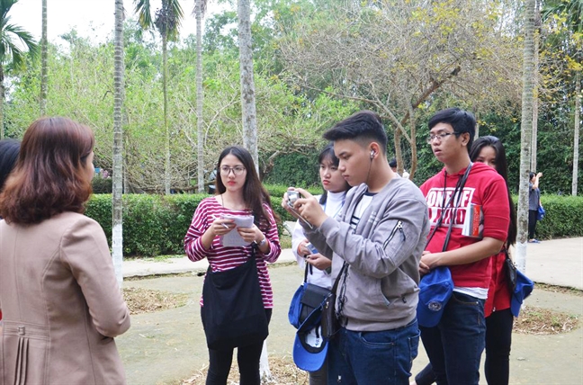 Tiet hoc ngoai nha truong: Tham gia hay khong tuy cac truong