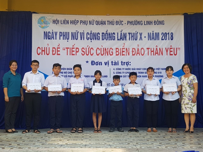 Quan Thu Duc: Tang 50 phan qua cho hoi vien phu nu dan toc, ton giao