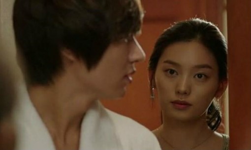 Khi tiếng nói của người làm chồng vùi trong 'gầm chạn'