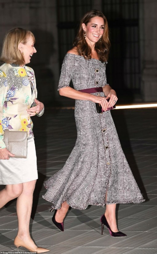 Công nương Kate Middleton tái xuất gợi cảm với set đồ trăm triệu