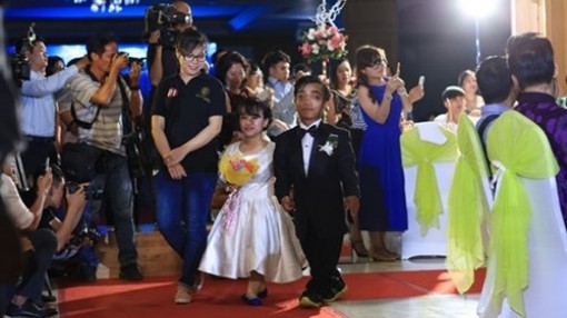 Mời bạn đọc tham gia lễ cưới xúc động của 41 cặp đôi khuyết tật