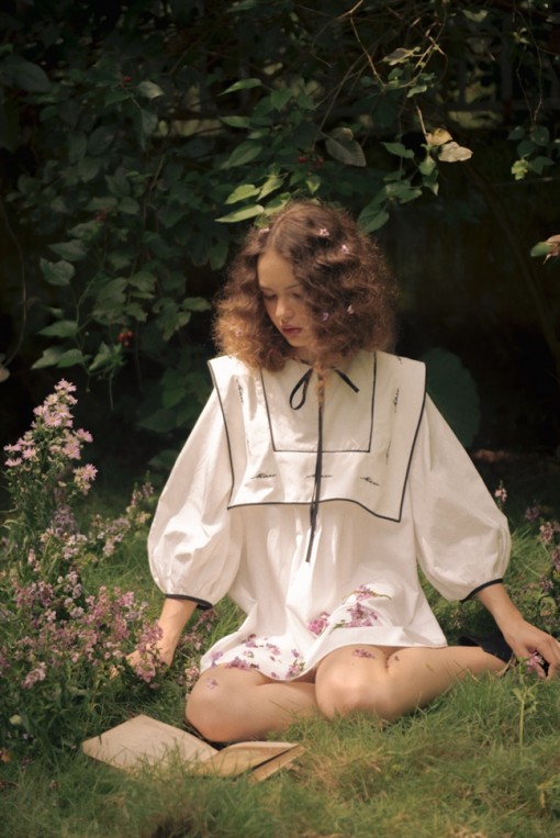 Thong dong trong vườn