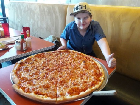 'Tuyên chiến' với bệnh béo phì ở trẻ em, Anh đề xuất giảm kích cỡ pizza
