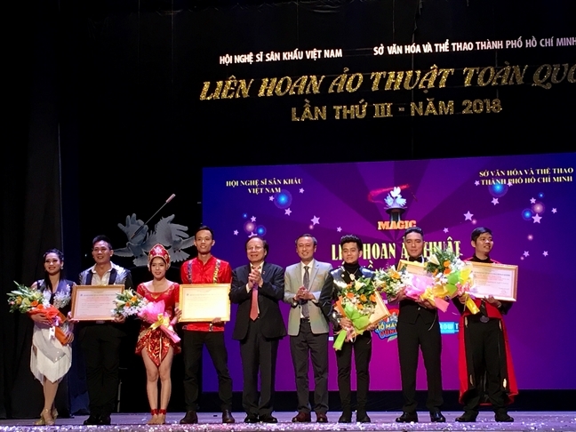 Lien hoan Ao thuat toan quoc lan 3: Tran tro chuyen 'ga nha' doat giai