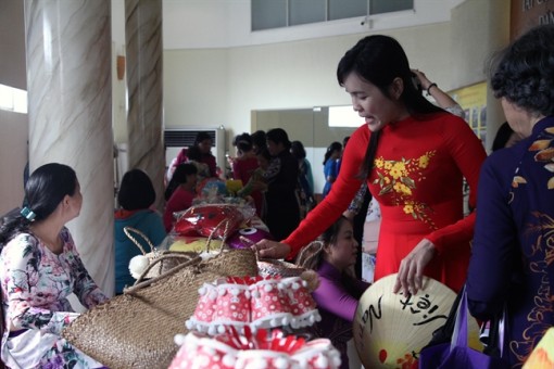Quận 10: Trao tặng 19 kỷ niệm chương 'Vì sự phát triển của Phụ nữ Việt Nam'