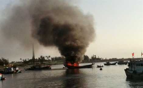 Tàu cá nổ ở Lý Sơn, 10 ngư dân thương vong