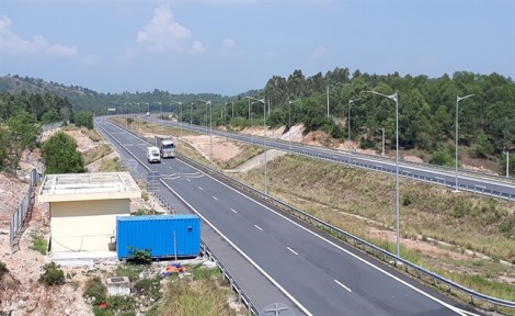 Còn 76/300km hàng rào bảo vệ cao tốc Đà Nẵng - Quảng Ngãi chưa đóng