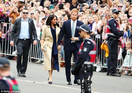 Chiếc váy thanh lịch của Công nương Meghan làm 'sập' website của nhà thiết kế