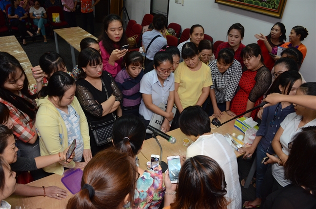 Hao hung tro tai lam banh cupcake 'khong dung hang'