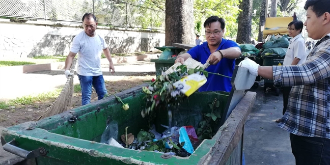 Lanh dao TP.HCM cung nguoi dan xuong duong lam sach dep moi truong song