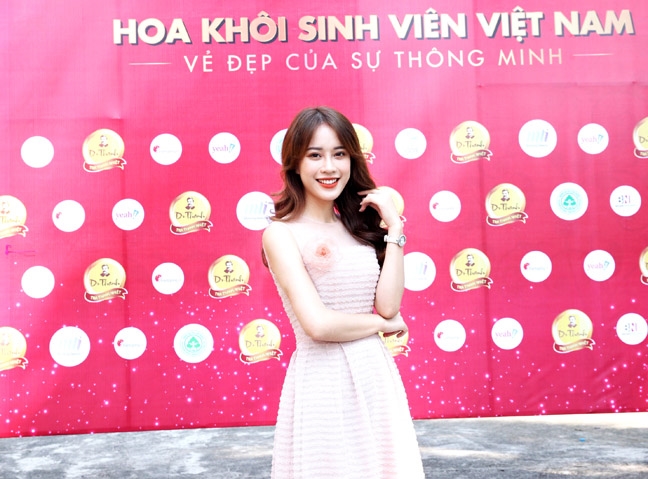 Ve dep tuoi nhu hoa cua giam khao ‘Hoa khoi sinh vien Viet Nam 2018’