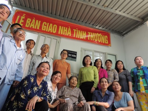 Hội LHPN TP.HCM trao tặng mái ấm tình thương cho hai phụ nữ cao tuổi