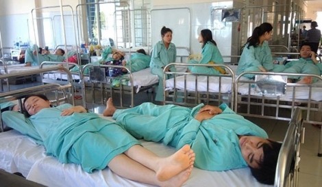 Đồng Nai: Ăn đậu hũ có mùi hôi, 99 công nhân nhập viện