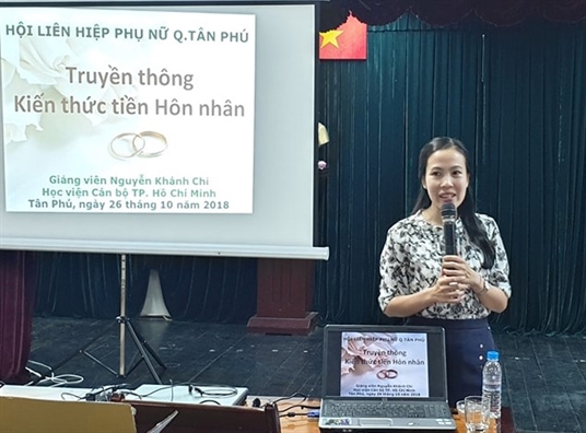 Tan Phu: Tap huan tien hon nhan cho hon 50 ban tre