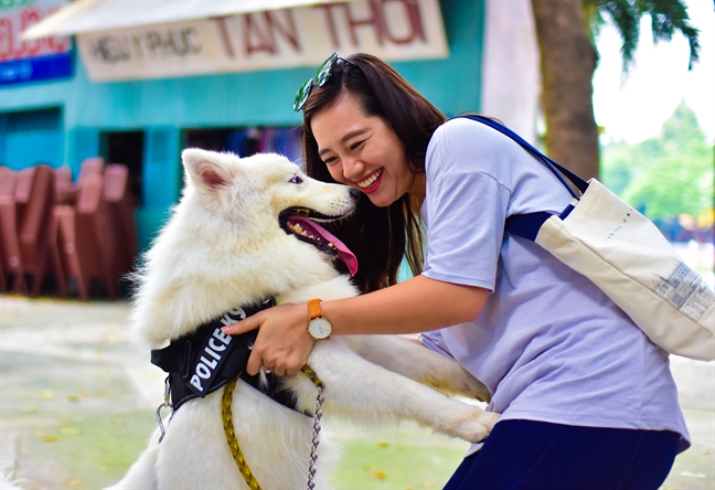 Nhung chu cho dat tien di thi trong le hoi o Sai Gon