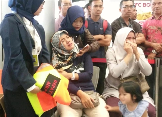 Roi may bay Indonesia: Manh vo day tren bien, khong co dau hieu nguoi song sot