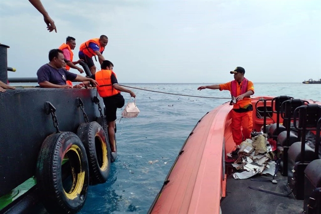 Buc tranh u am cua hang khong Indonesia sau tai nan may bay