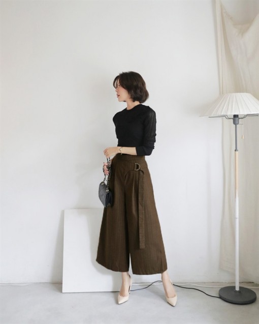 Mặc đẹp đầy thoải mái với quần culottes cá tính