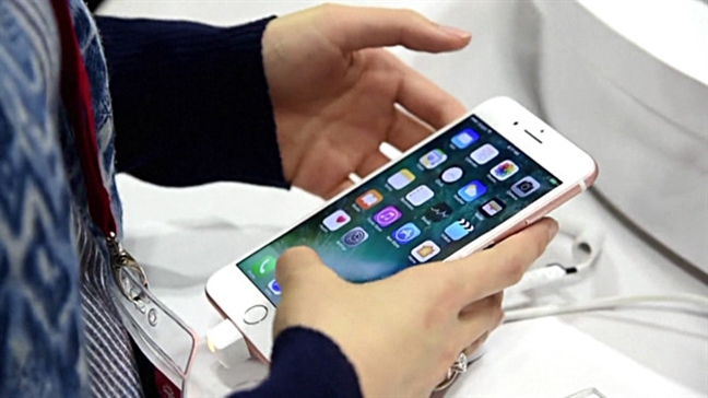 Apple canh canh noi lo giua mua iPhone XS
