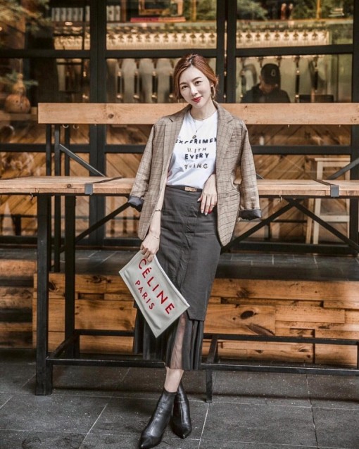 Tận dụng trang phục hè để mặc đẹp vào mùa cuối năm