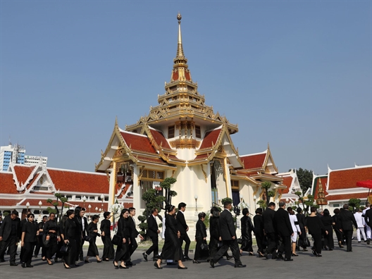 Vụ roi trục thang Leicester: Cac cau thu rot nuoc mat khi mac niem ty phu Vichai