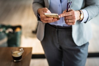Đàn ông trung niên dễ 'lạc lòng?'