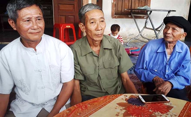 'Liet si' song luu lac cung vo con trong rung Campuchia suot 39 nam